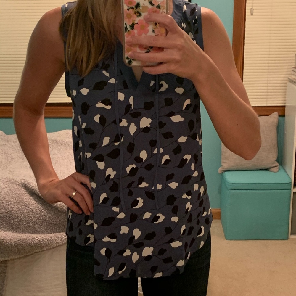 💕Adorable blue blouse from LOFT